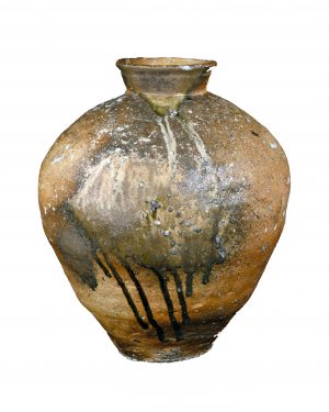 Storage jar, 14th-15th century, Shigaraki ware, stoneware with natural ash glaze, H. 46.7 cm (Metropolitan Museum of Art) 