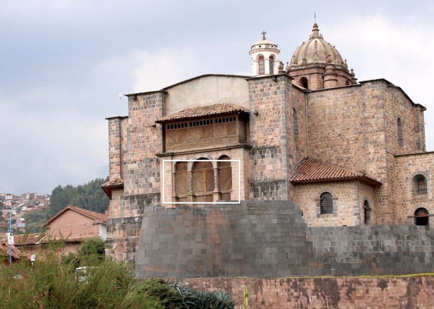 Solomonic columns on the facade of the church Santo Domingo, Qorinkacha, Peru (image: AlemaPE-Tours)