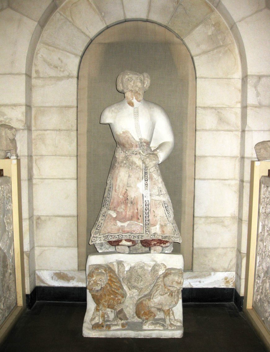 Statue of a standing caliph originally displayed above the main entrance to Khirbet al-Mafjar (Judith McKenzie/Manar al-Athar). 