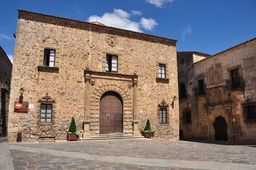 Episcopal Palace, Cáceres, Spain, 13th to the 17th century, with a renaissance façade (image: Wikimedia Commons)