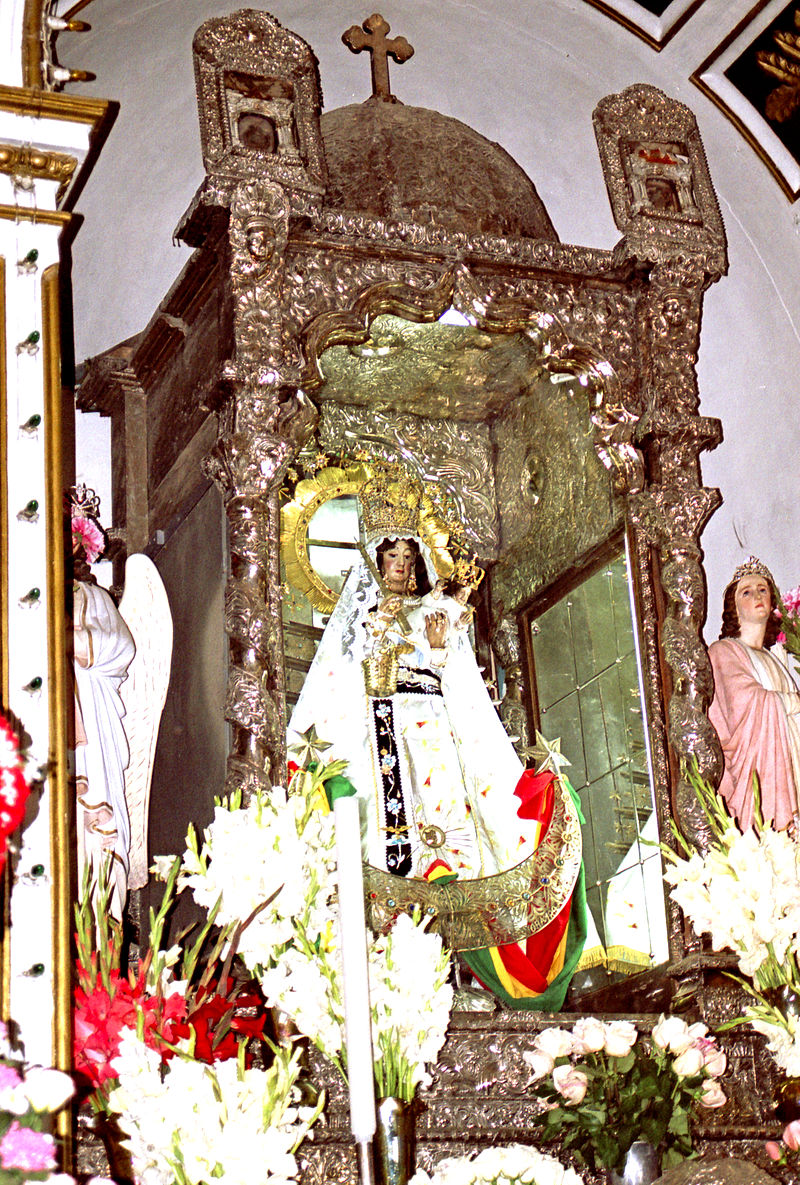 The sculpture of the Virgin of Copacabana in the Basilica of our Lady of Copacobana, Bolivia (photo: Dennis Jarvis, CC BY-SA 2.0)