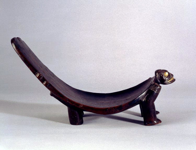 Duho, 1292–1399, wood and gold, 44 x 22 x 16.5 cm (The British Museum)