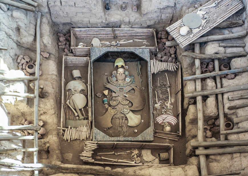 A reconstruction of the tomb of the Lord of Sipán at Huaca Rajada (photo: Bernard Gagnon, CC BY-SA 3.0) 