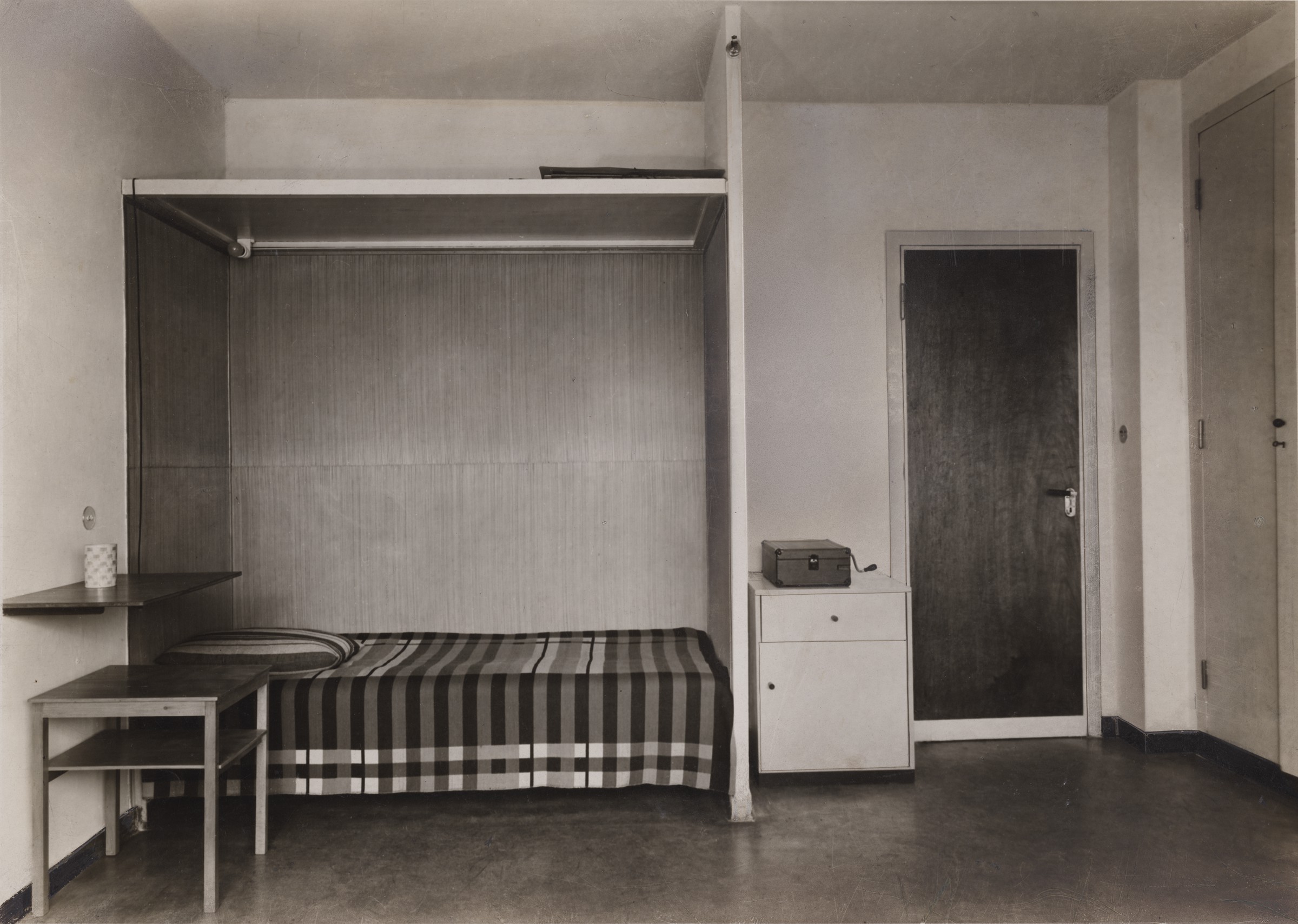 Bauhaus building, student apartment (Harvard Art Museums)