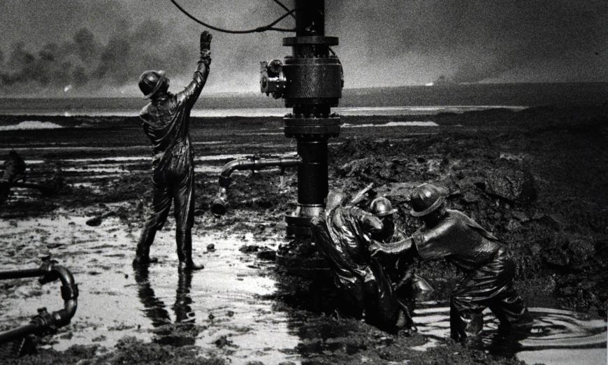 Sebastião Salgado, <em>Kuwait</em>, 1991, gelatin silver print, 45.24 × 30.1 cm (Los Angeles County Museum of Art, gift of Gary Sato, AC1998.162.1, ©Sebastião Salgado)