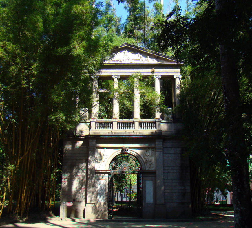 Entrance to the Academia Imperial de Belas Artes (photo: Rodrigo Soldon, CC BY-NC-SA 2.0)