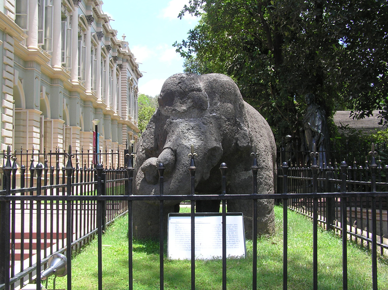 Stone elephant, originally located on Gharapuri island, c. 6th century C.E. (photo: Elroy Serrao, CC BY-SA 2.0)