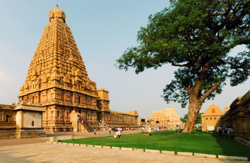 Rajarajesvara temple (south), c. 1004–1010, Chola period, Tanjavur, Tamil Nadu (photo: Emanuel DYAN, CC BY 2.0)