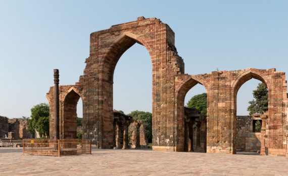 Courtyard of the Quwwat al-Islam mosque, begun c. 1192, Qutb archaeological complex, Delhi (photo: Daniel Villafruela, CC BY-SA 3.0). A c. 4th – 5th century iron pillar and the 12th century stone screen and prayer hall built by Qutb al-Din Aibak are seen here.