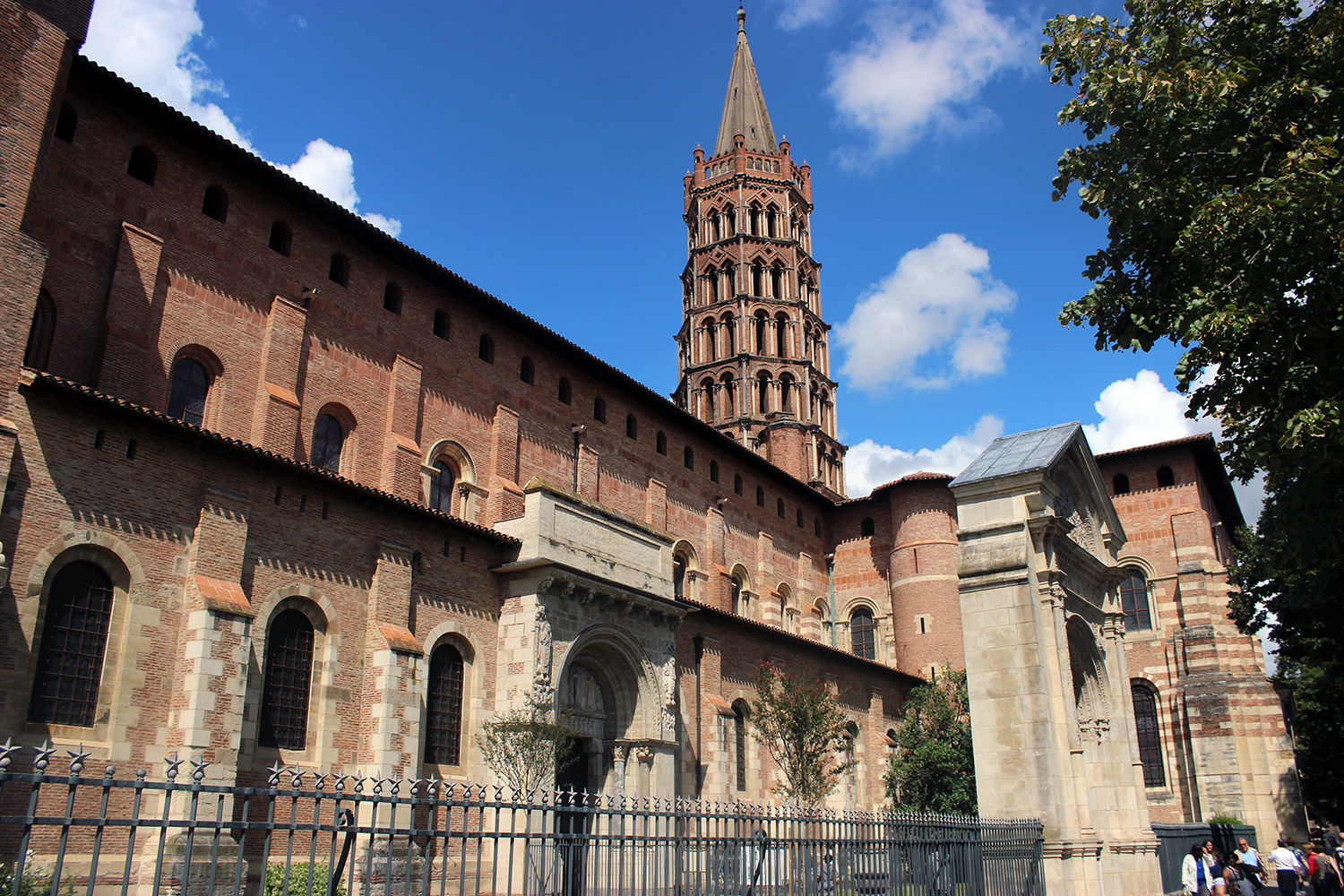 Basilica of Saint-Sernin, Toulouse, France, bell tower c. 1270-1470 (photo: Guimsou, CC BY-SA 3.0)