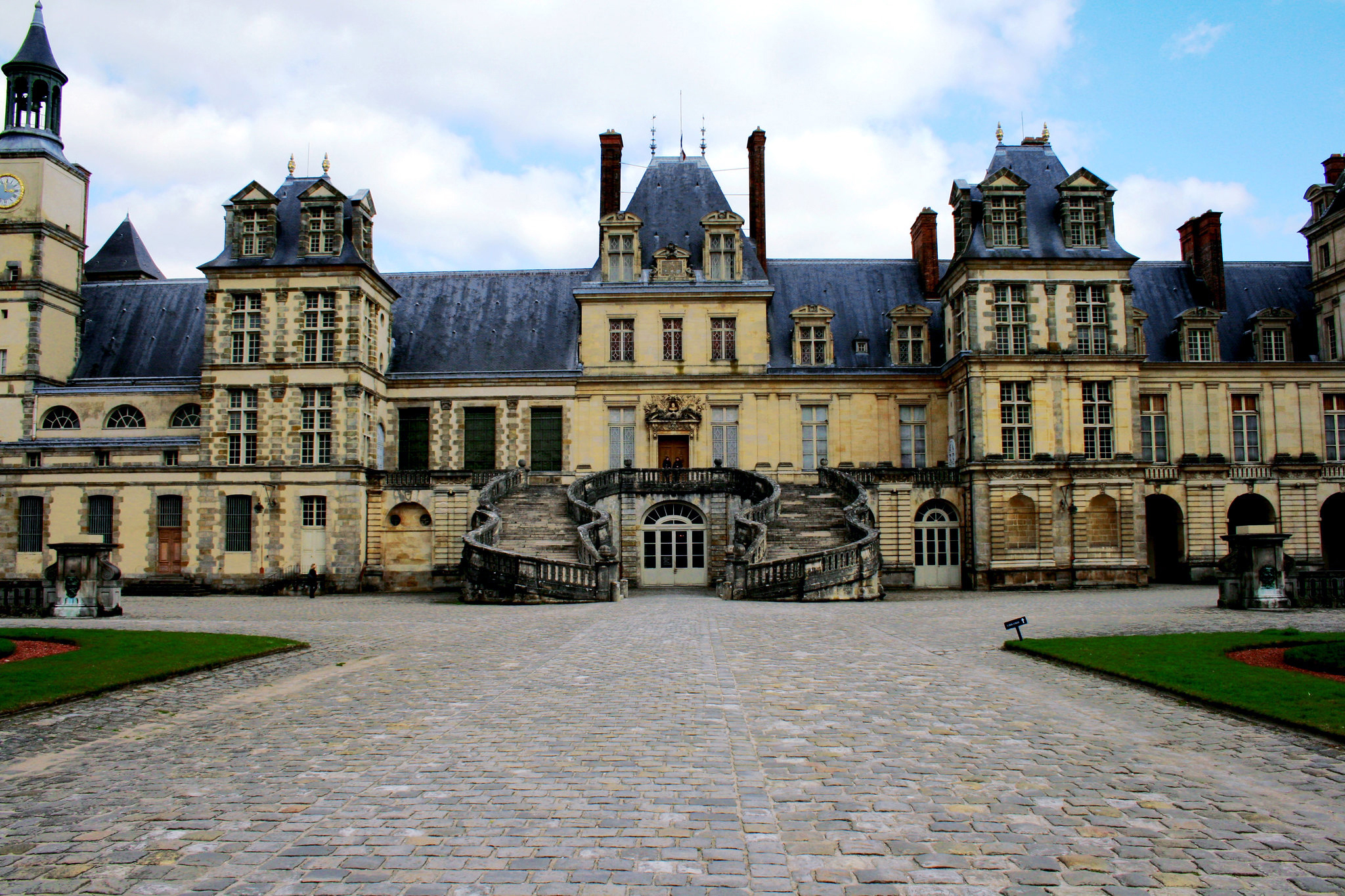 Château de Fontainebleau, initial design by Gilles Le Breton, 1528-1540, with additions until the 18th century (photo: nanabcn19, CC BY-NC-ND 2.0)