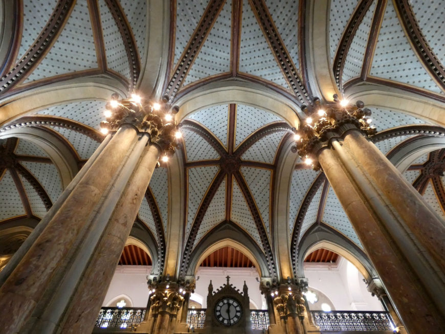 Groin vaults and columns on the inside, pointed arches, and the gallery over the aisle, Chhatrapati Shivaji Terminus, begun 1878, Mumbai (photo: Linda De Volder, CC BY-NC-ND 2.0).