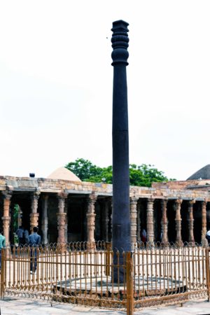 Iron pillar in the courtyard of the Qutb mosque, dated c. 4th—5th century C.E., Qutb archaeological complex, Delhi (photo: Ranjith Siji, CC BY-SA 4.0)