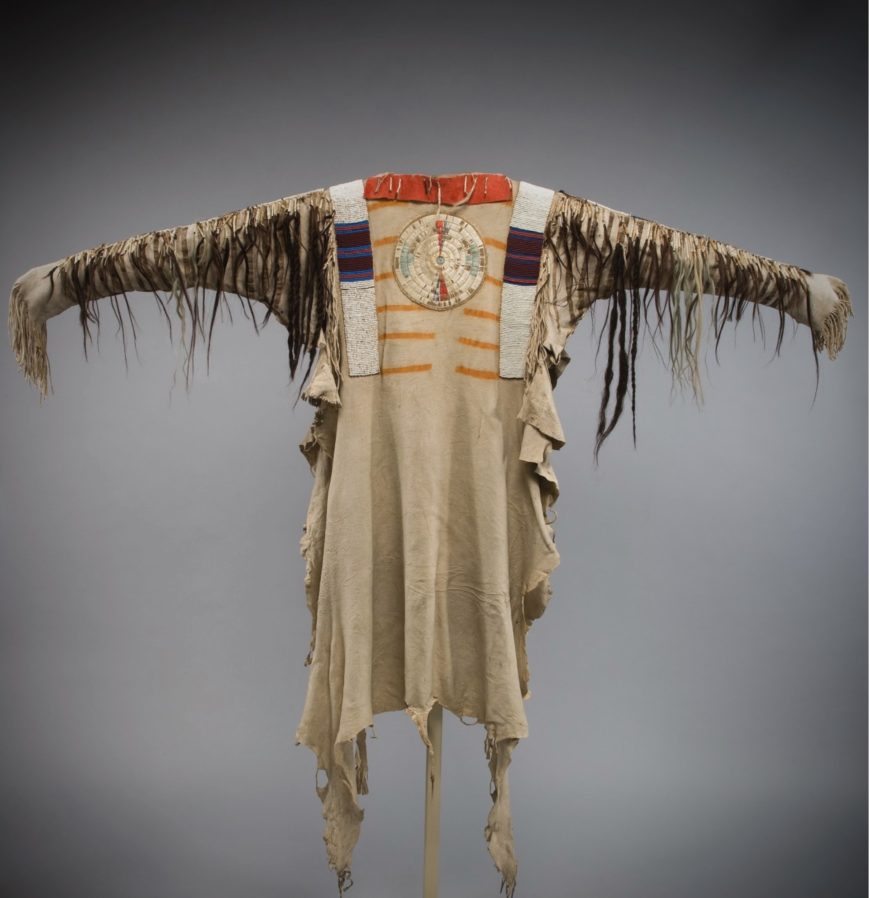 Corto blanco – Tocado de plumas nativo americano indio inspirado de gallo.