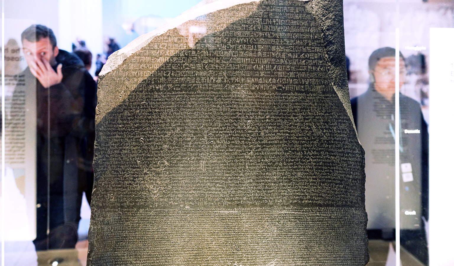Visitors view the Rosetta Stone in the British Museum (photo: Dr. Steven Zucker, CC BY-NC-SA 2.0)