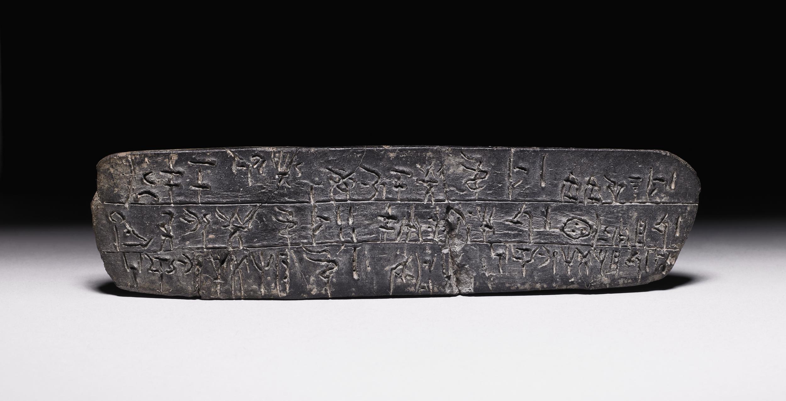 Tablet with Linear B script (describes oil offered to deities and religious officials), c. 1375 B.C.E., Late Minoan IIIA, Knossos, Crete (The British Museum, photo: Trustees of the British Museum, CC BY-NC-SA 4.0))