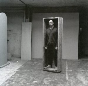 Robert Morris inside Box for Standing, 1961 (photo: © Grant Delin)