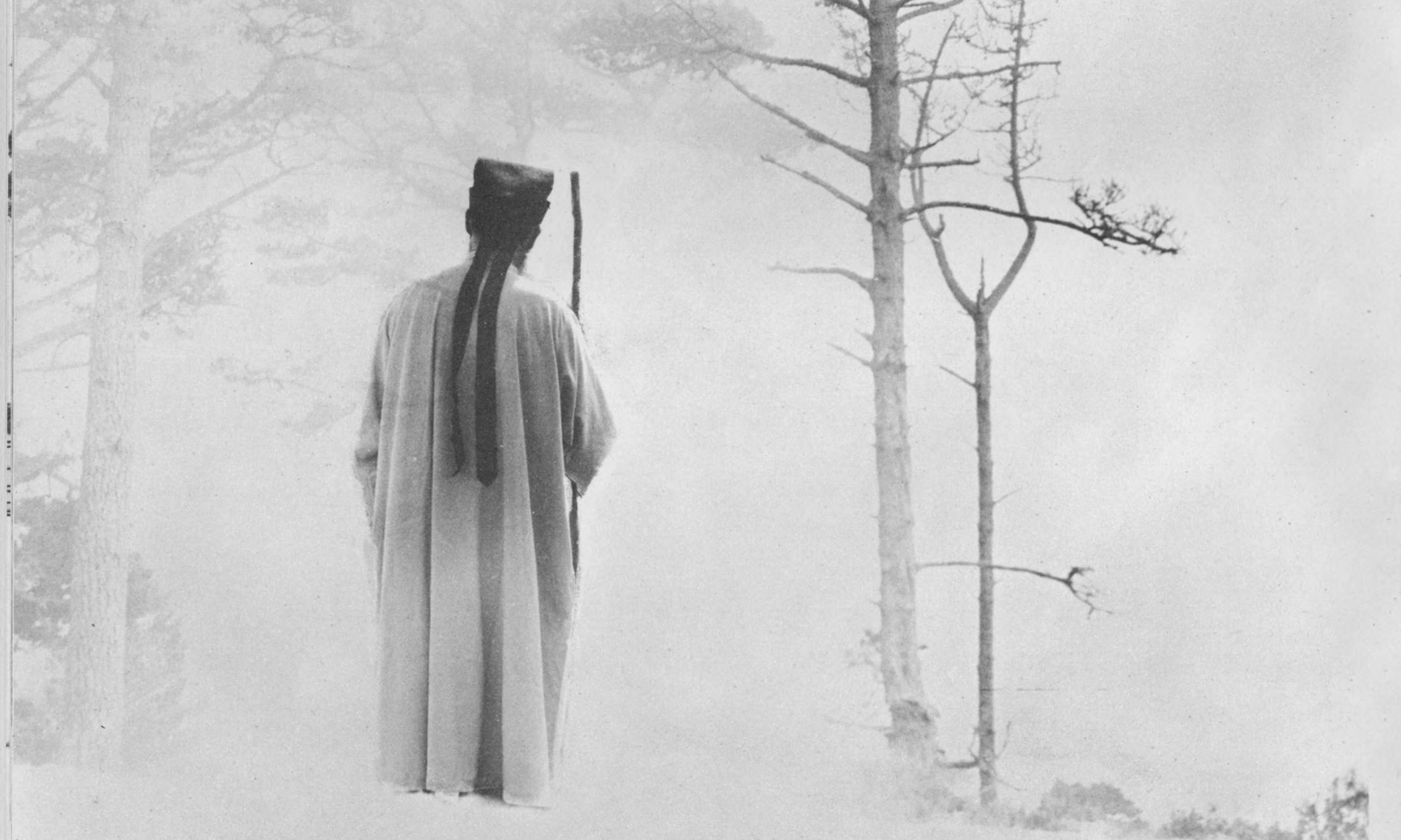 n some photographs, Zhang is placed into a misty landscape. Lang Jingshan, Qinchen ru yunwu (Entering the Mist in Morning), composite photograph reproduced in Badeyuan shejing (U-M Library Digital Collections. Trans-Asia Photography Review Images)