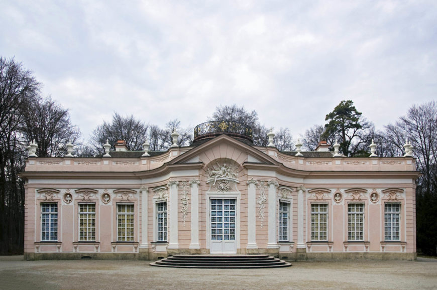 François Cuvilliés (lead designer/court architect), Amalienburg (exterior), 1734-1739; Nymphenburg Park, Munich, Germany (photo: Digital Cat, CC BY-SA 4.0)