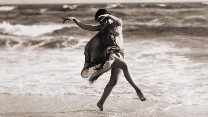 Arnold Genthe photo of Isadora Duncan Long Beach 1917