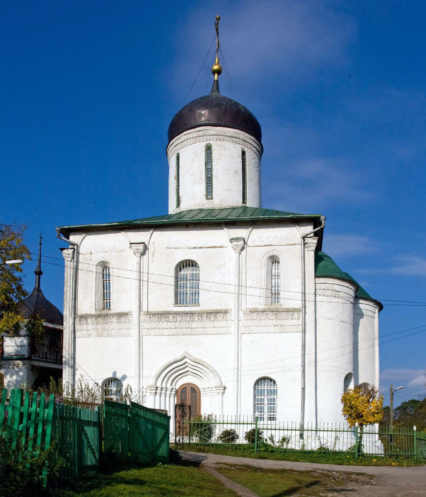 Dormition Cathedral, c. 1399, Zvenigorod (photo: <a href="https://commons.wikimedia.org/wiki/File:Uspensky_Cathedral_-_Zvenigorod,_Russia_-_panoramio.jpg" target="_blank" rel="noopener noreferrer">Sergey Ashmarin</a>, CC BY-SA 3.0)