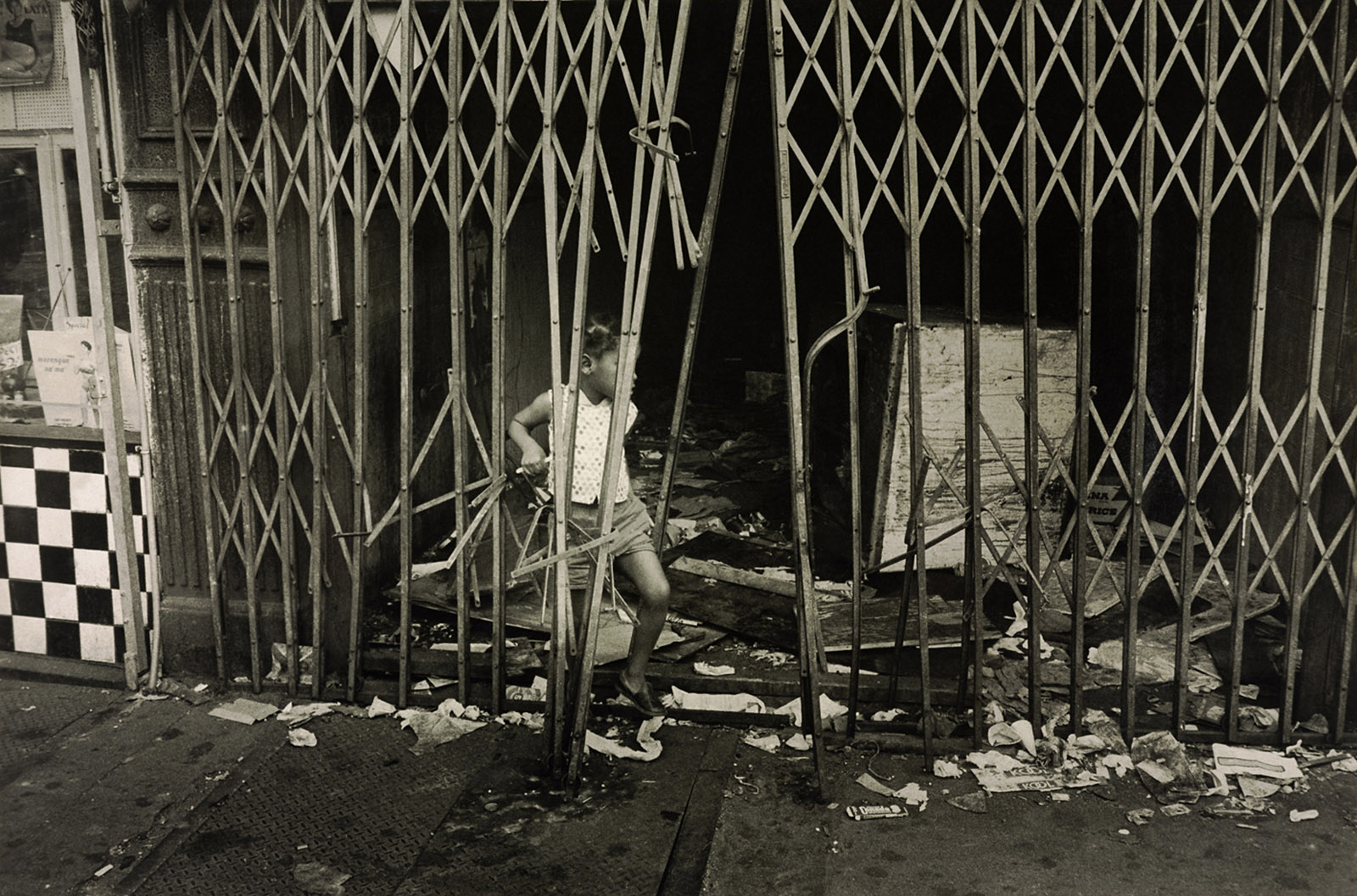 Criança brincando em meio ao lixo (Child Playing in the Trash), 1961, Henri Ballot. Gelatin silver print, 7.1 x 9.5 in. Copyright Instituto Moreira Salles Collection