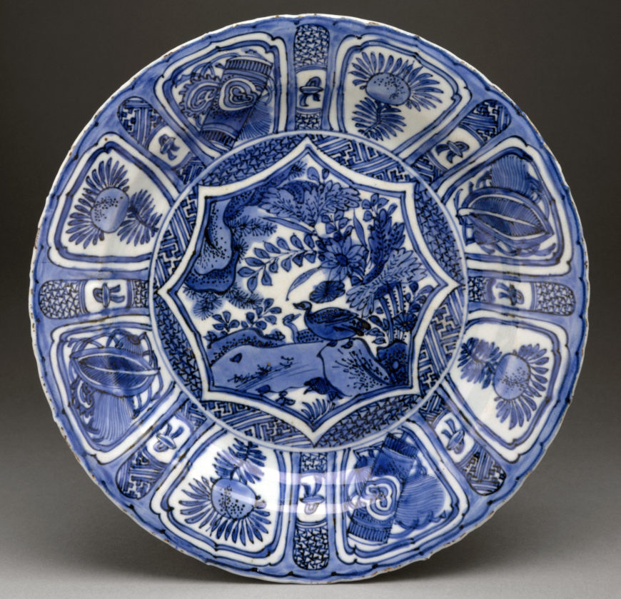 Chinese dish for European market, later 17th century, Hard-paste porcelain with cobalt blue under transparent glaze, 28.6 cm diameter (The Metropolitan Museum of Art)
