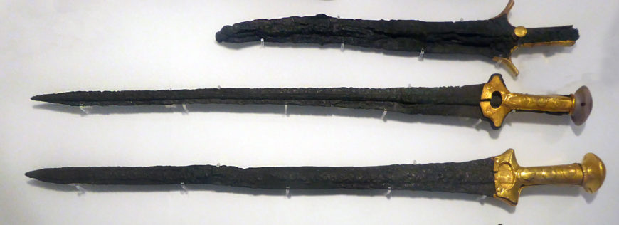 Swords (Archaeological Museum of Heraklion; photo: Hyspaosines, CC BY-SA 2.0)