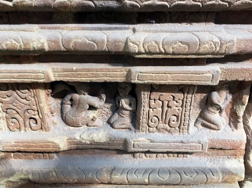 Worshippers on the side of altar-pedestal (detail), 7th century, Mỹ Sơn E1, Vietnam