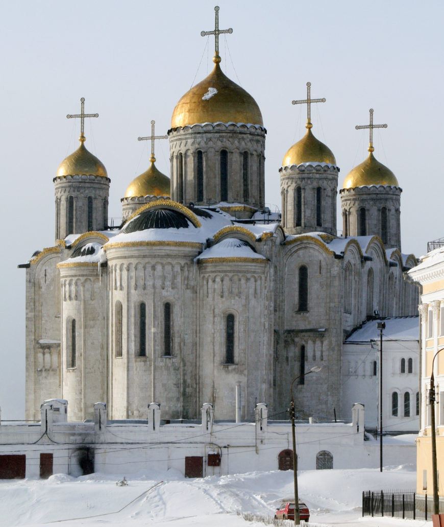 Cathedral of the Dormition, 1158-60, expanded 1185-89, Vladimir (photo: <a href="https://commons.wikimedia.org/wiki/File:Владимир_Успенский_собор_2008.JPG" target="_blank" rel="noopener">Булатов Даниил</a>, CC0)