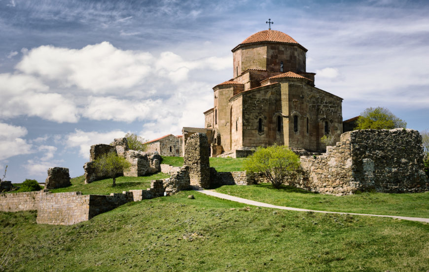 Church of the Cross, 586–604, Jvari (Mtskheta, Georgia) (photo: Mamuka Gotsridze, CC BY-SA 4.0)