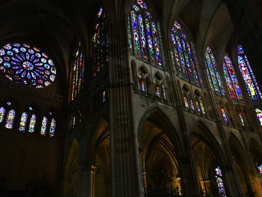 Stained glass windows in Leon Cathedral, Leon, Spain (photo: Jcfll44, CC BY-SA 4.0)
