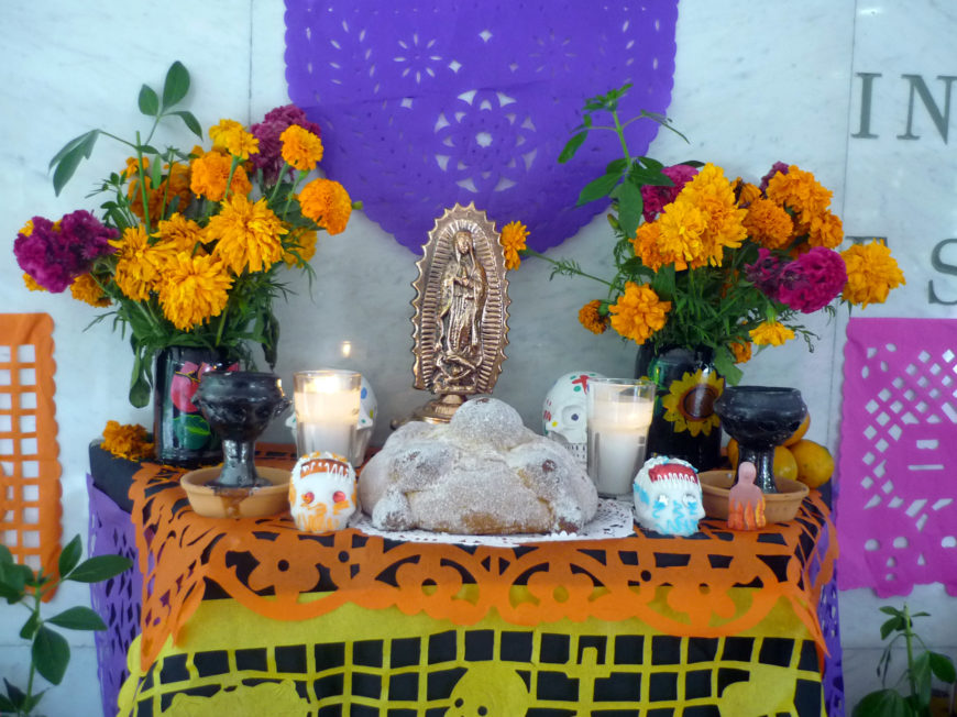 Ofrenda para Dia de los Muertos, 2012, Castillo de Chapultepec, Ciudad de México, México (foto: Juan, CC BY-ND 2.0)