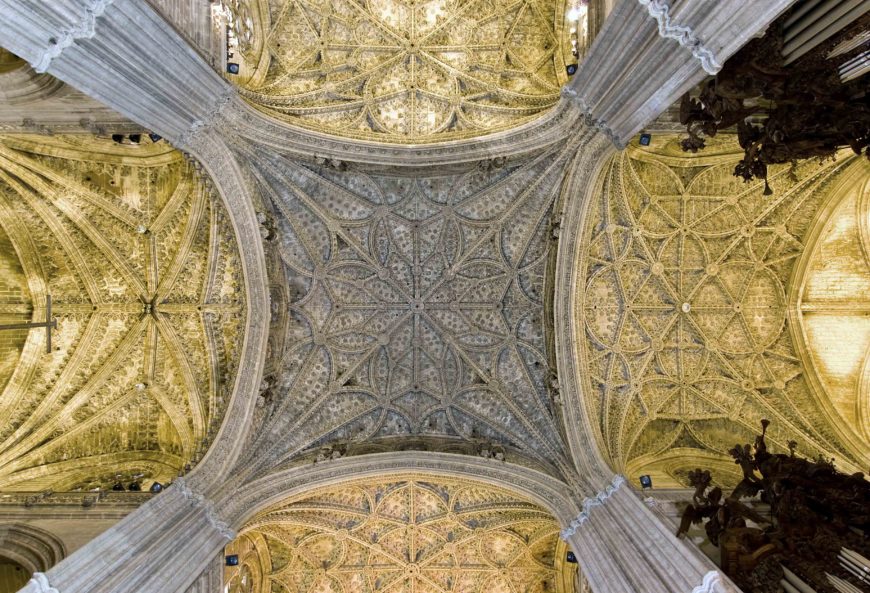 Vaults in front of the capilla mayor, Seville Cathedral, Seville, Spain (photo: Pom, CC BY-SA 3.0)