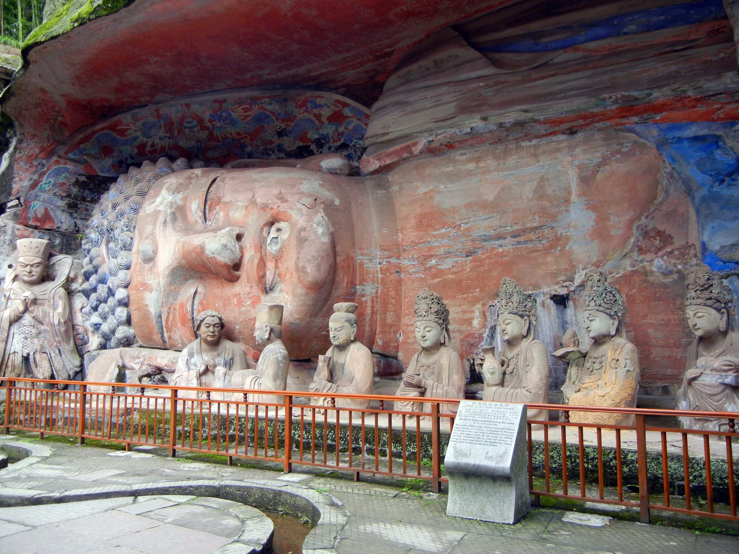 Detail of reclining Buddha, Parinirvana (the death of Shakyamuni attended by bodhisattvas), Mt. Baoding, Dazu. Southern Song Dynasty. 102' long (photo: Mulligan Stu, CC BY 2.0)
