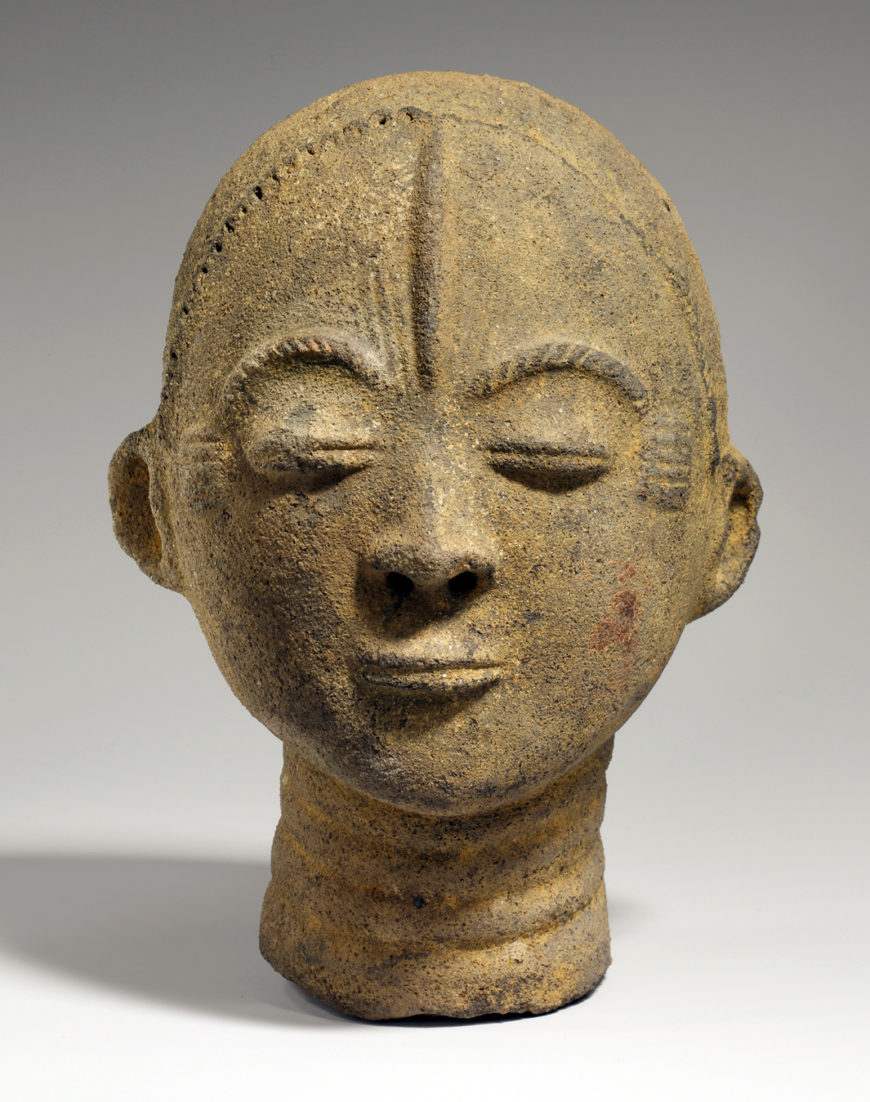 Memorial Head (Nsodie) 17th–mid-18th century, Akan peoples, Terracotta, roots, quartz fragments, 20.3 × 14 × 12.1 cm (The Metropolitan Museum of Art)