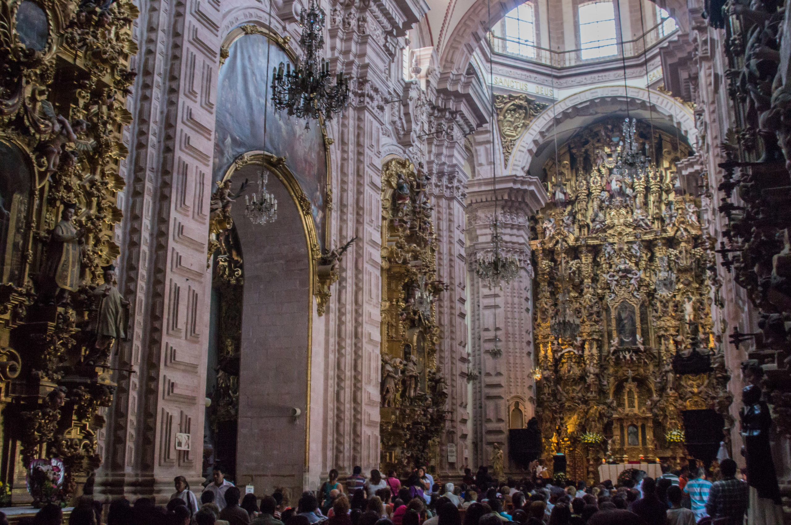 Altars inside Santa Prisca y San Sebastián, Taxco, Guerrero, Mexico (photo: Javier Castañón, CC BY-NC-ND 2.0)