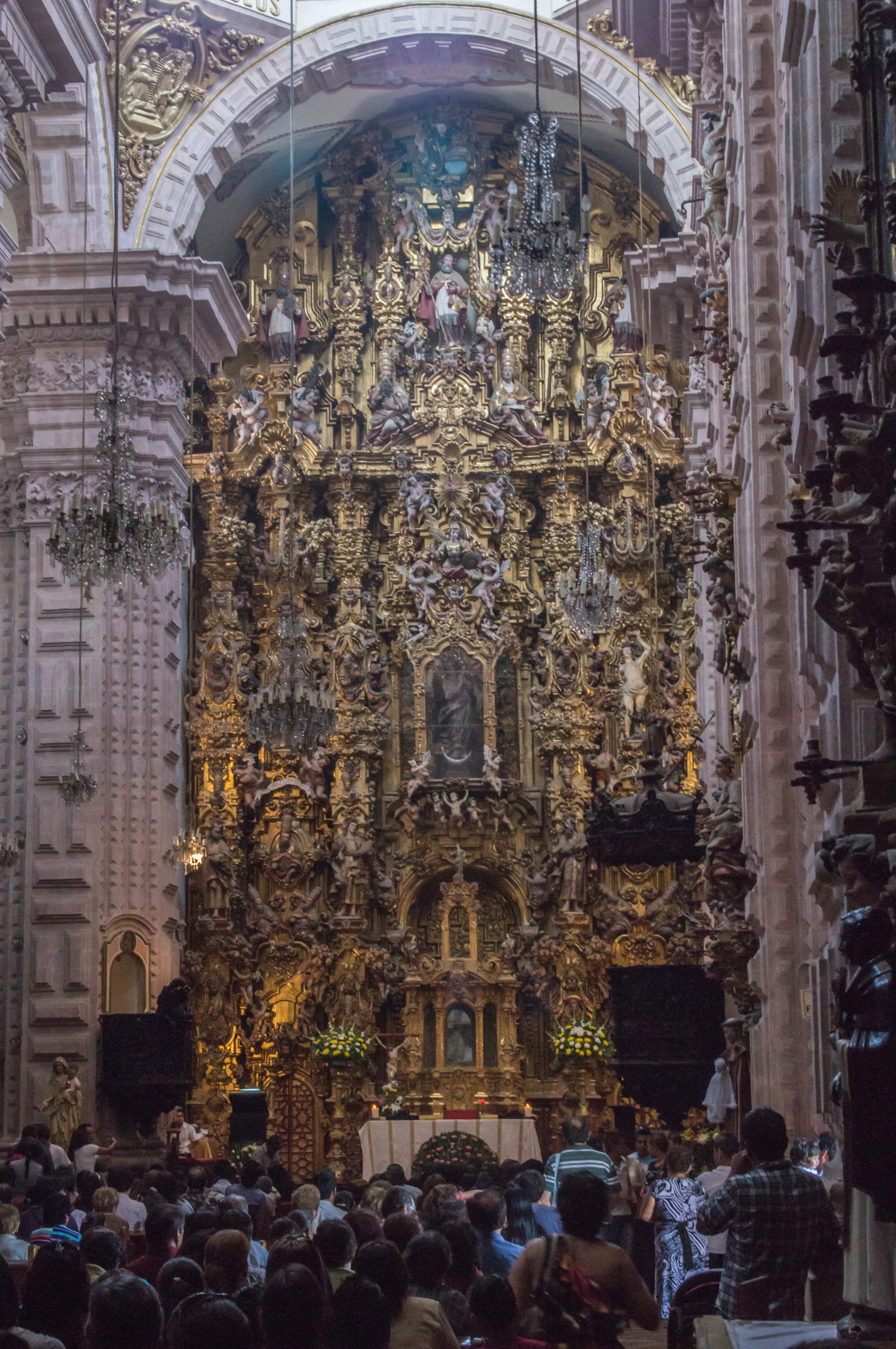 Main altar inside Santa Prisca y San Sebastián, Taxco, Guerrero, Mexico (photo: Javier Castañón, CC BY-NC-ND 2.0)