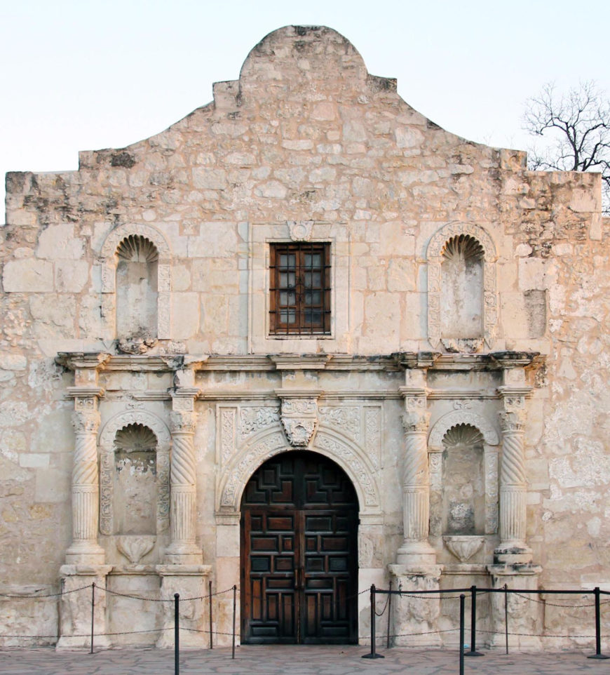 detail of the facade of the Alamo/Mission San Antonio de Valero (photo: David R. Tribble, CC BY-SA 3.0)