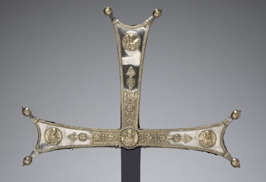 The Deësis appears in medallions on this fragment of a Byzantine processional cross, c. 1050, silver gilt, niello, 32.3 x 44.8 x 5.7 cm (photo: The Cleveland Museum of Art, CC0) (view annotated image)