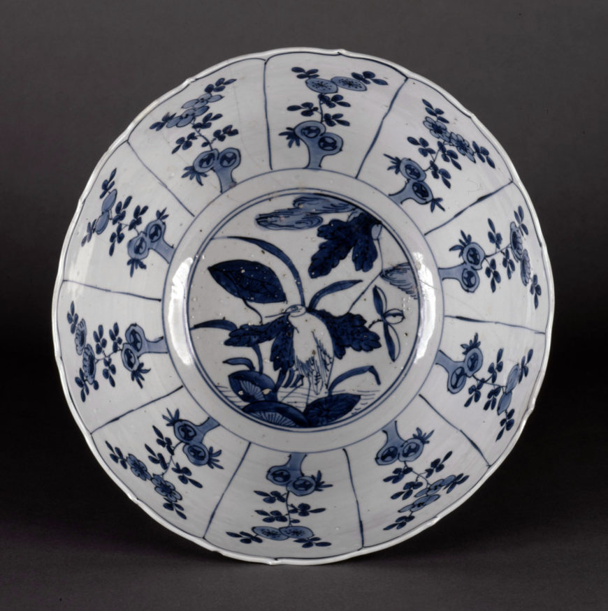 'Kraak' bowl with armorial designs and inscription, Ming dynasty, about 1600–1620, Jingdezhen, Jiangxi province (© The Trustees of the British Museum)