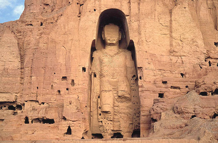 West niche, c. 6th-7th c C.E., stone, stucco, paint, Bamiyan, Afghanistan, Buddha destroyed 2001 (photo: Carlos Ugarte, CC BY-NC 2.0)