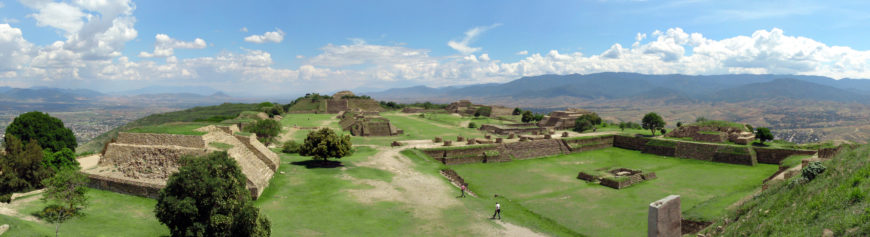 Panoramic view of Monte Alban (photo: Eke, CC BY-SA 3.0)