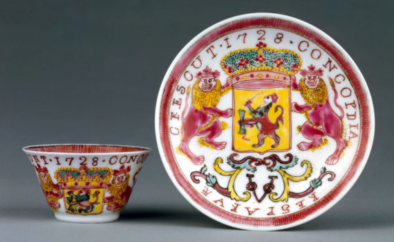 Porcelain, gold, and the Dutch East India Company