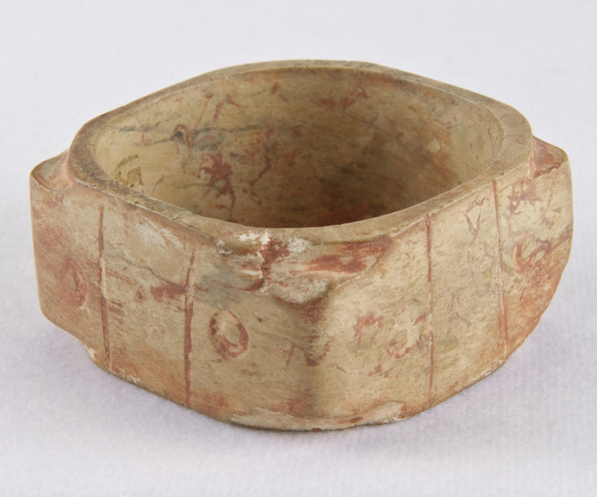 Sanxingdui culture, tube (cong), c. 2000–1000 B.C.E. (late Neolithic period), serpentine, 3.4 x 6.4 cm (Arthur M. Sackler Gallery)