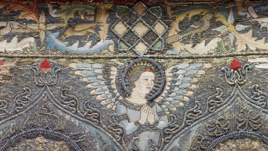 Angel, and above birds with foliage and geometric patterns (detail), Jacopo de Cambio, Altar front on linen, embroidered in silk, silver and gold threads, signed and dated 1336, 106 x 440 cm (Accademia, Florence)