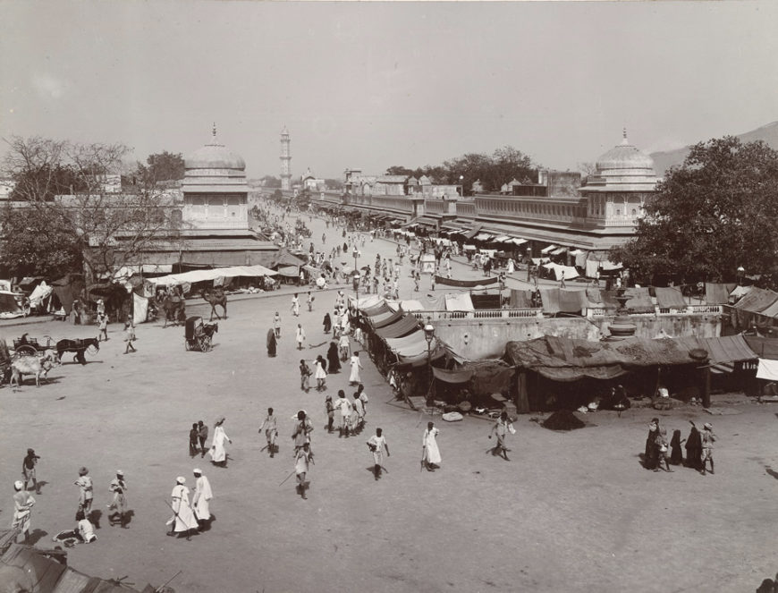 Gobindram and Oodeyram, [Street scene in] Jaipur City, 1905, 19.6 x 25.9 cm (The British Library)