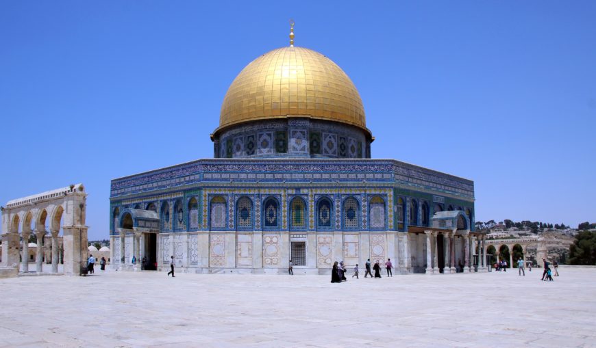The Dome of the Rock (Qubbat al-Sakhra), Umayyad, stone masonry, wooden roof, decorated with glazed ceramic tile, mosaics, and gilt aluminum and bronze dome, 691–2, with multiple renovations, patron the Caliph Abd al-Malik, Jerusalem (photo: Gary Lee Todd, CC0 1.0)