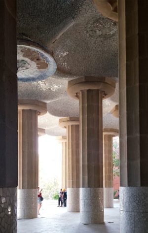 Columns, Staircases, Park Güell, Barcelona (photo: Canaan, CC BY-SA 3.0)