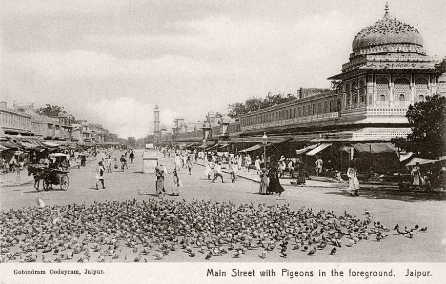 Gobindram Oodeyram Jaipur, Main Street with Pigeons in the foreground, Jaipur, c. 1907, collotype, 14.1 x 8.9 cm